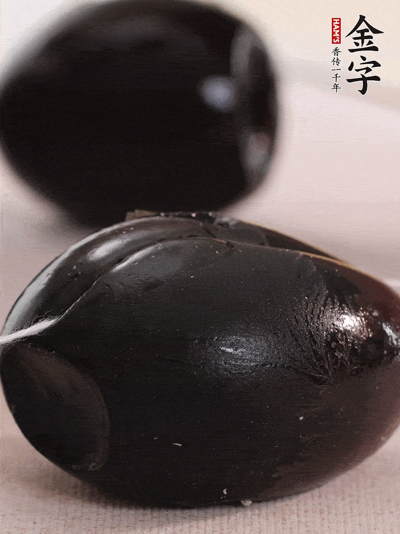 娃娃菜金針菇去跟洗凈，皮蛋改刀。